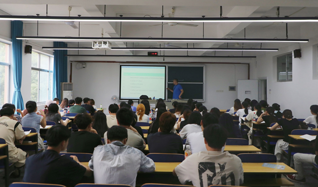 WilliamHill体育开展2025年秋季开学第一课教学检查