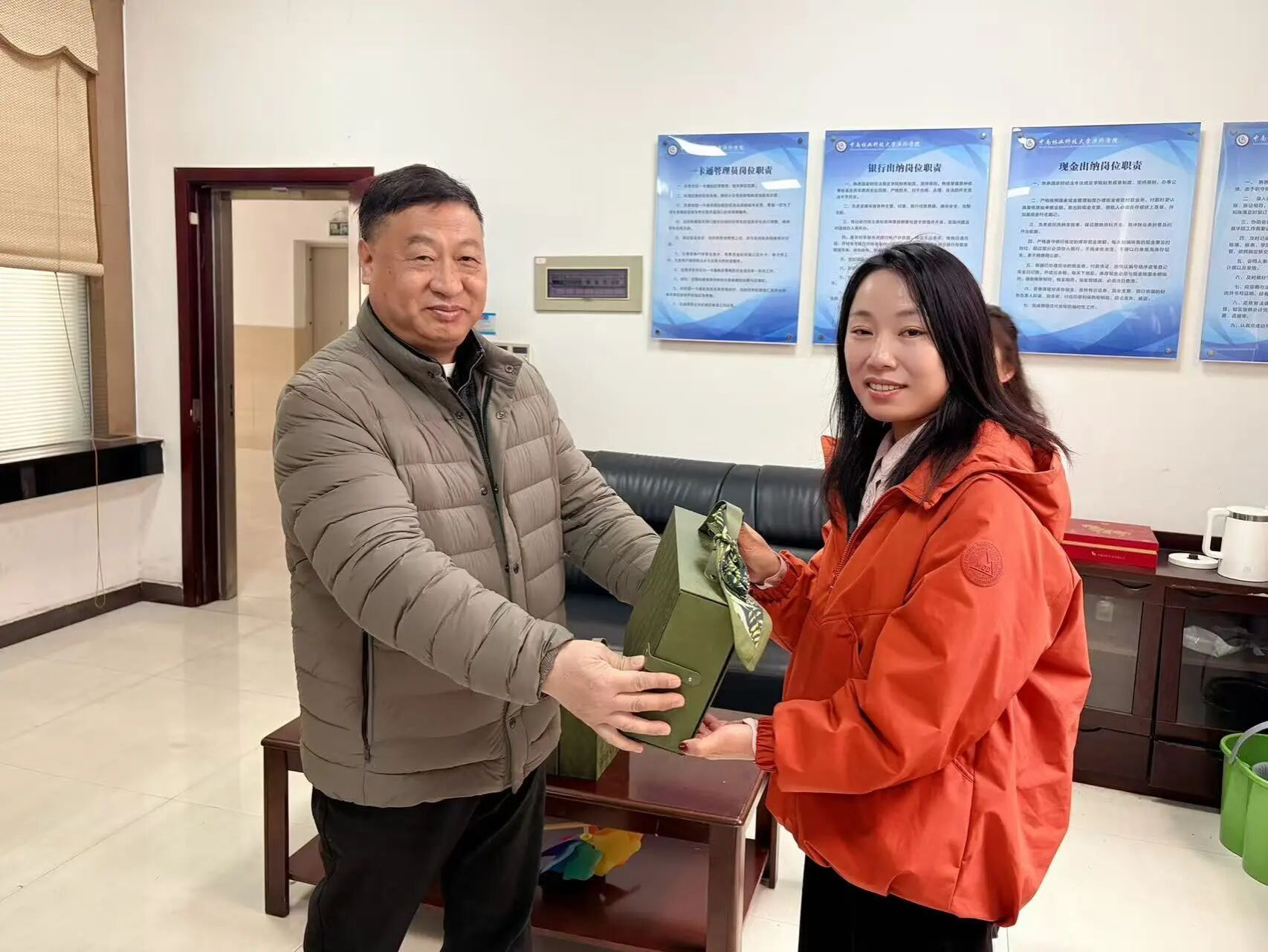 WilliamHill体育开展“三八”国际劳动妇女节慰问活动