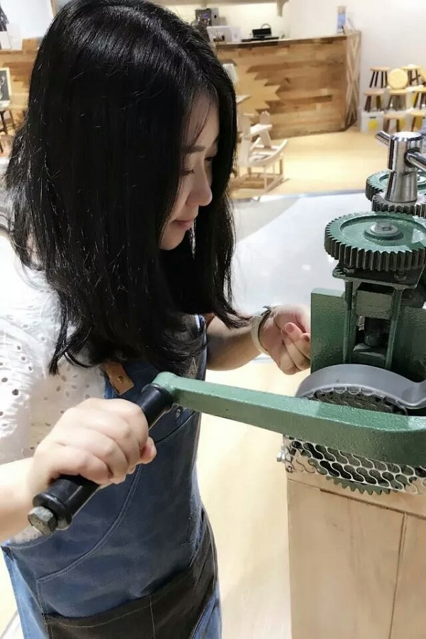 【魅力教师】 不忘教育初心 爱在三尺讲台 ——记WilliamHill体育传媒与艺术设计系副教授陈敏